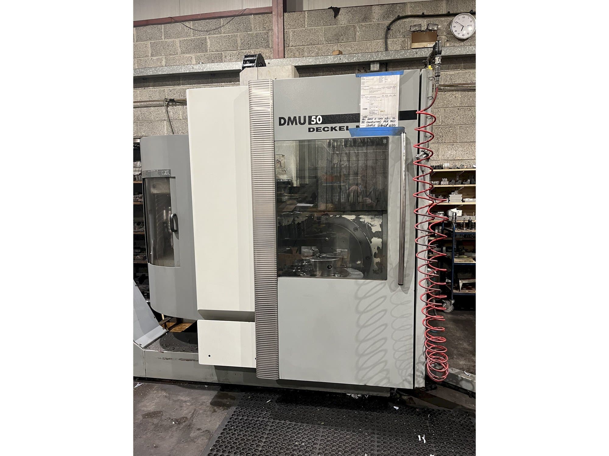 Makine  DECKEL MAHO DMU 50 - Önden görünüm