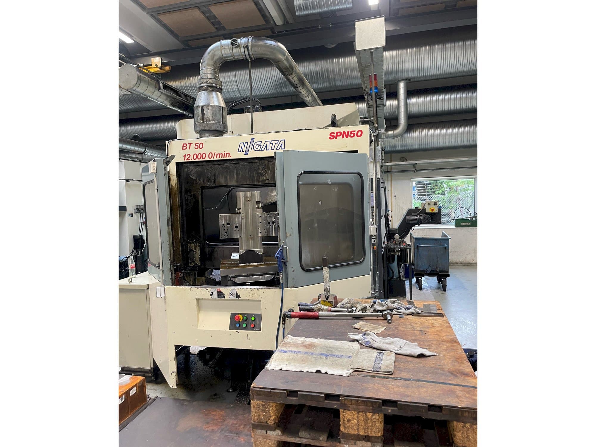 Makine  Niigata SPN 50 - Önden görünüm