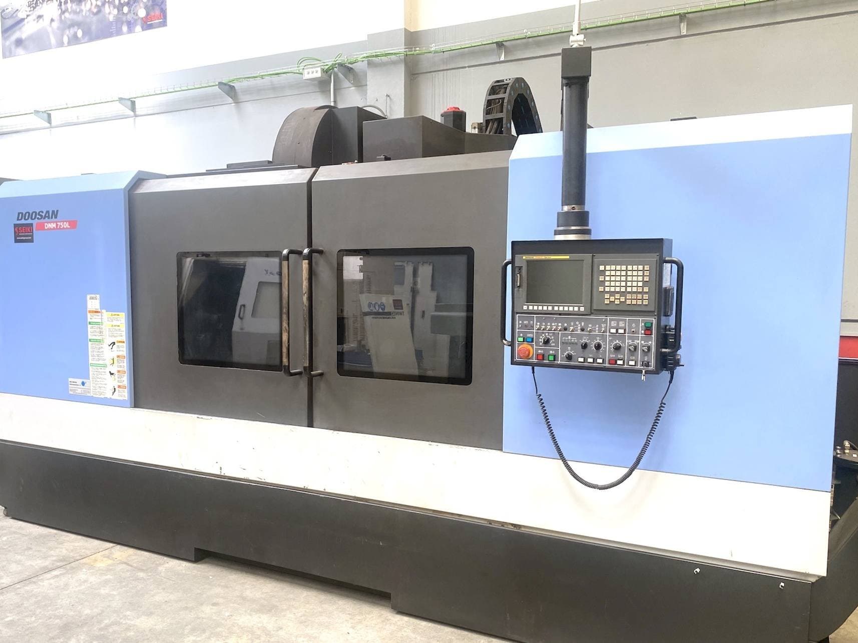 Makine  Doosan DNM 750L - Önden görünüm