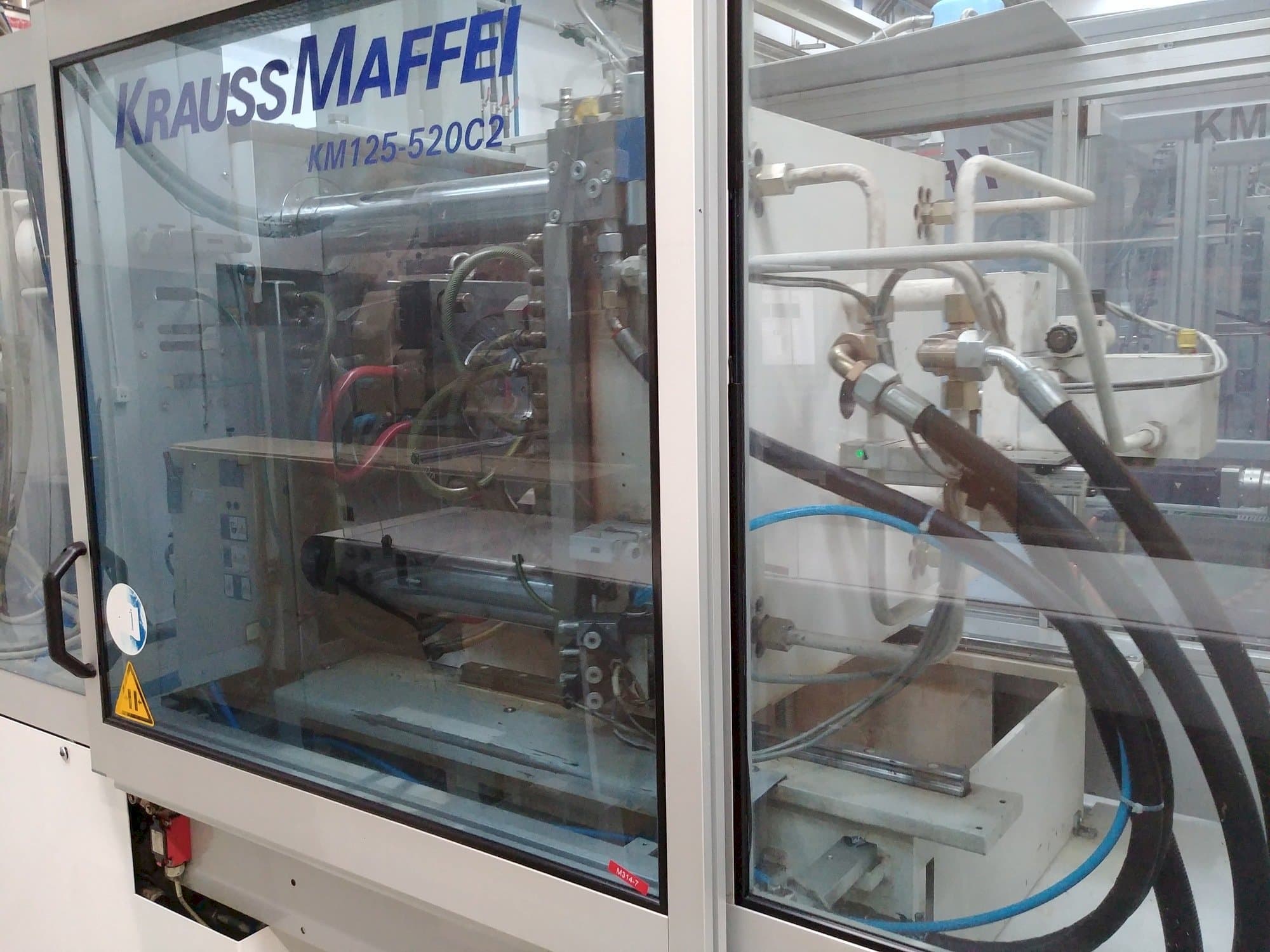 Makine  Krauss Maffei KM 125-520 C2 - Sol görünüm