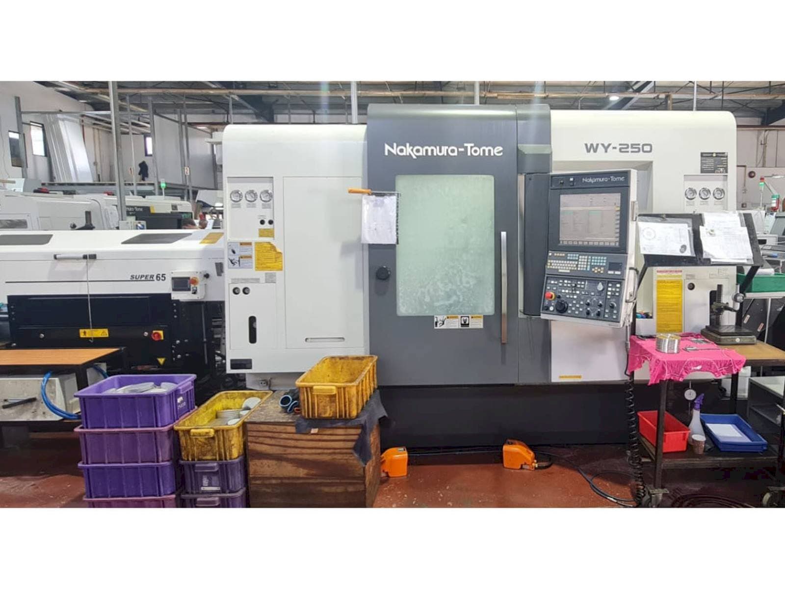 Makine  NAKAMURA-TOME WY 250 - Önden görünüm