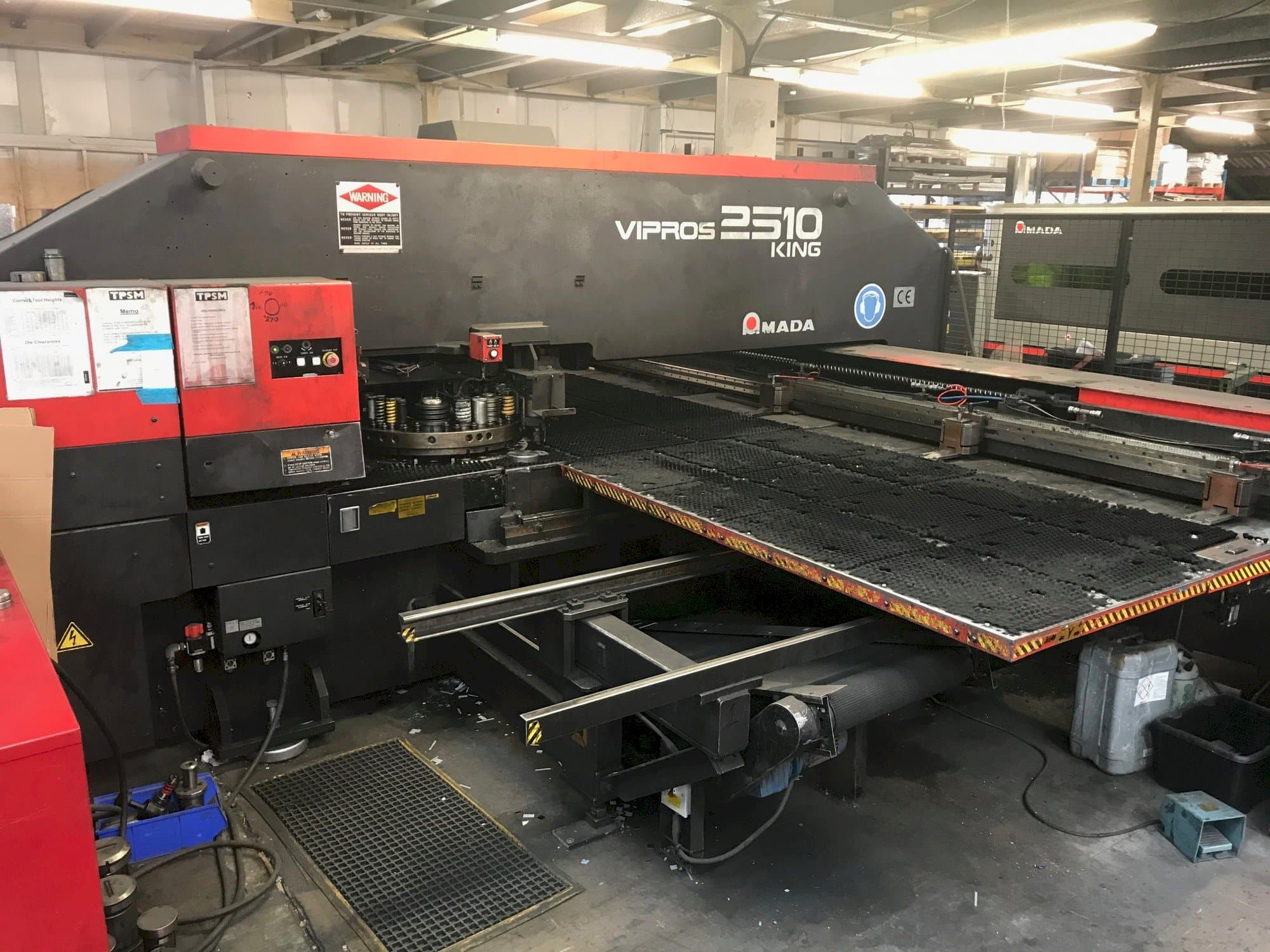 Makine  AMADA VIPROS 2510 KING - Önden görünüm