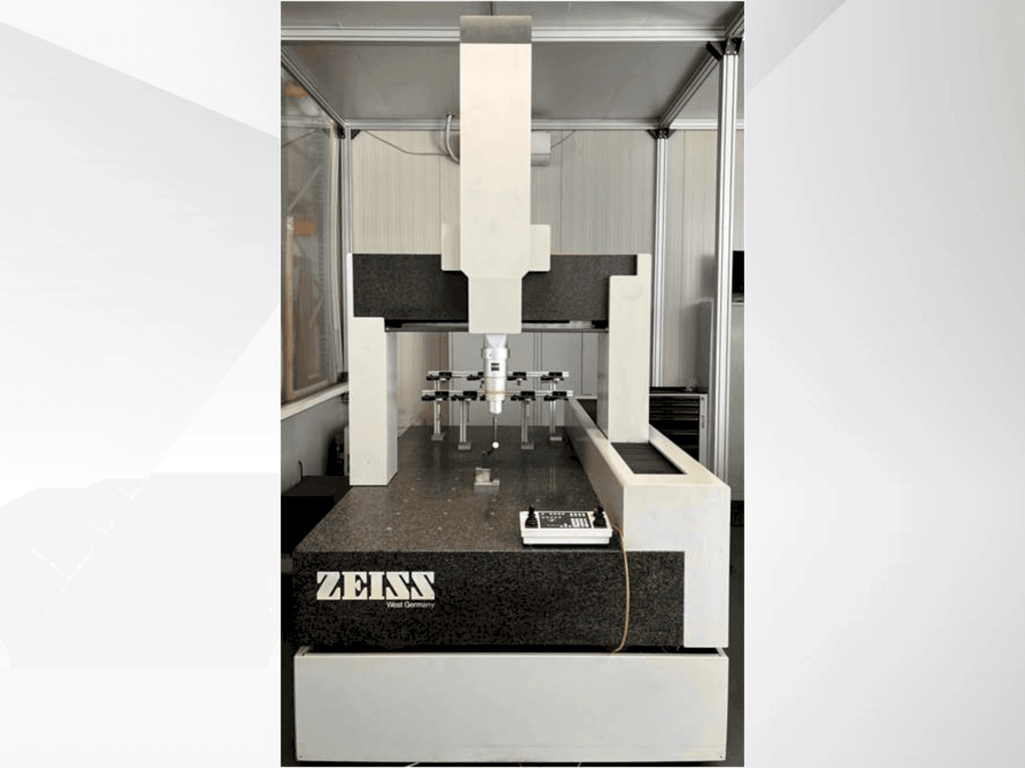 Makine  ZEISS UMC 850 - Önden görünüm