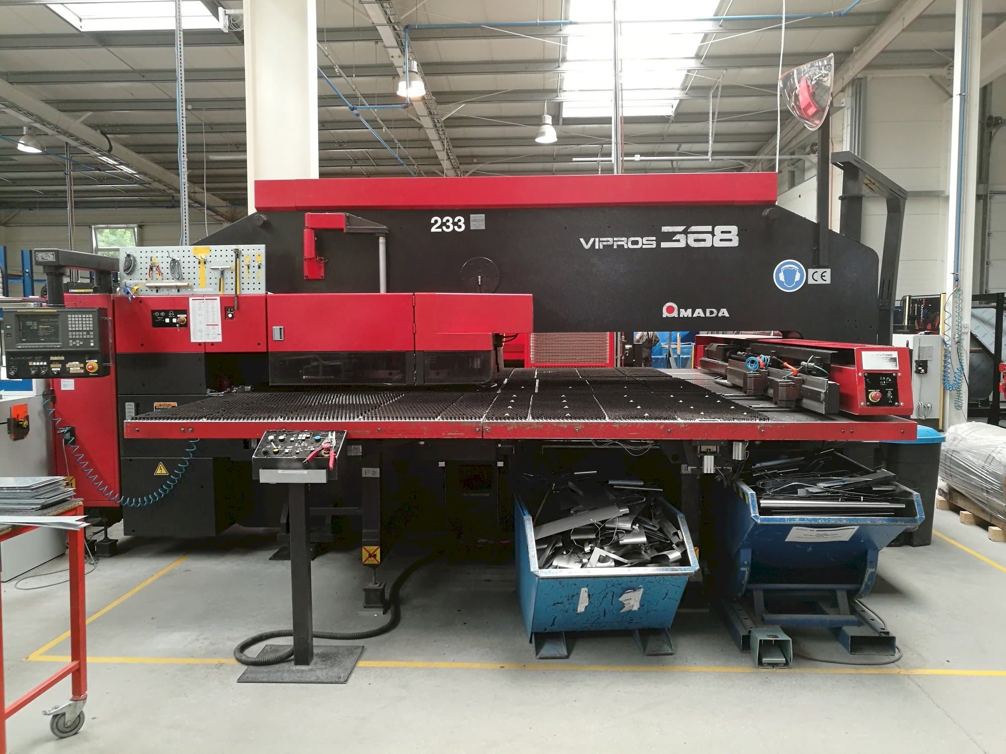 Makine  AMADA VIPROS 368 King - Önden görünüm