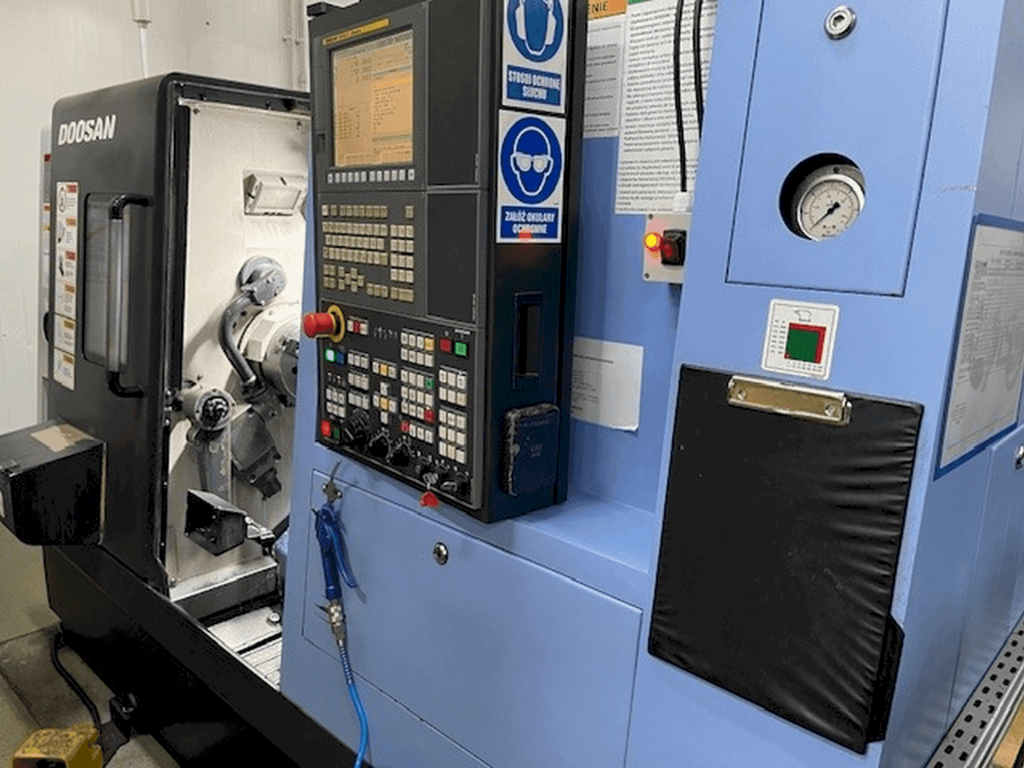 Makine  DOOSAN Lynx 220 LMA - Önden görünüm