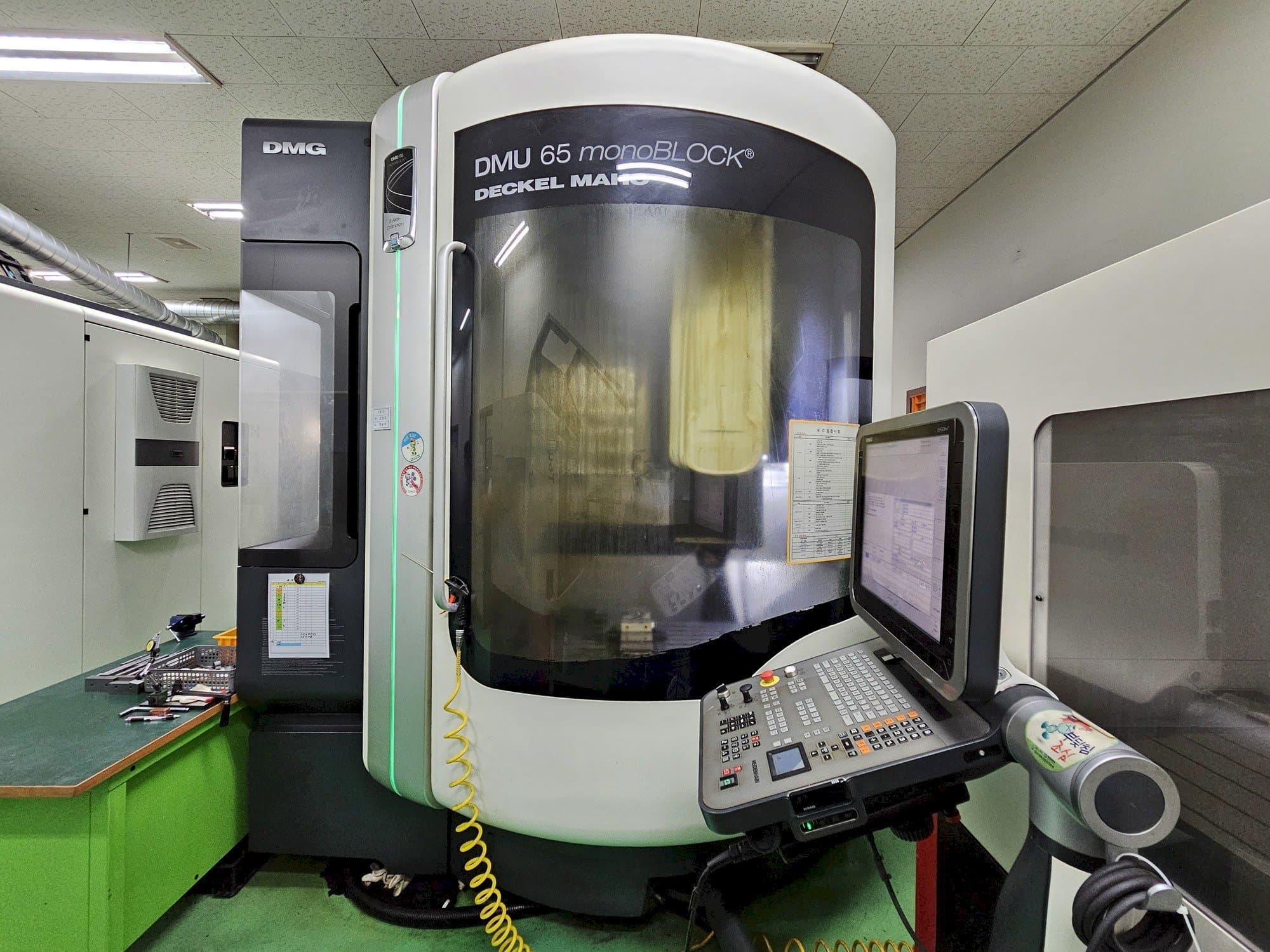 Makine  DECKEL MAHO DMU 65 monoBlock - Önden görünüm