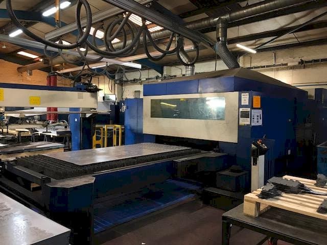 Makine  Trumpf Traumatic L 3050 - Önden görünüm