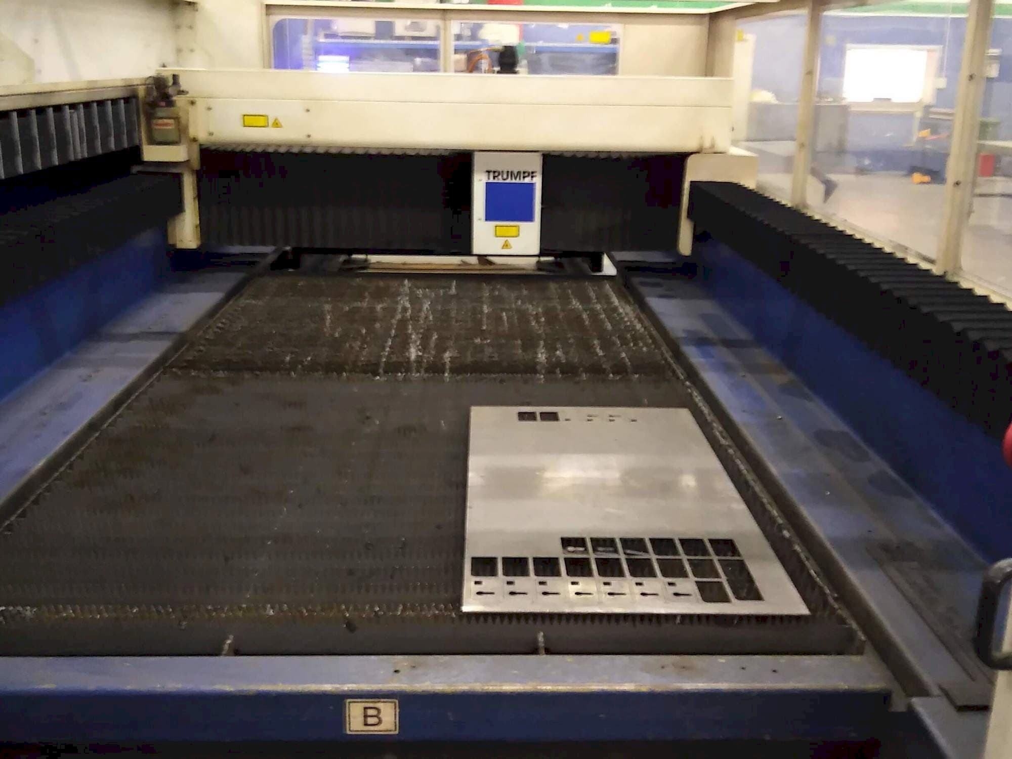 Makine  Trumpf L3030 - Önden görünüm