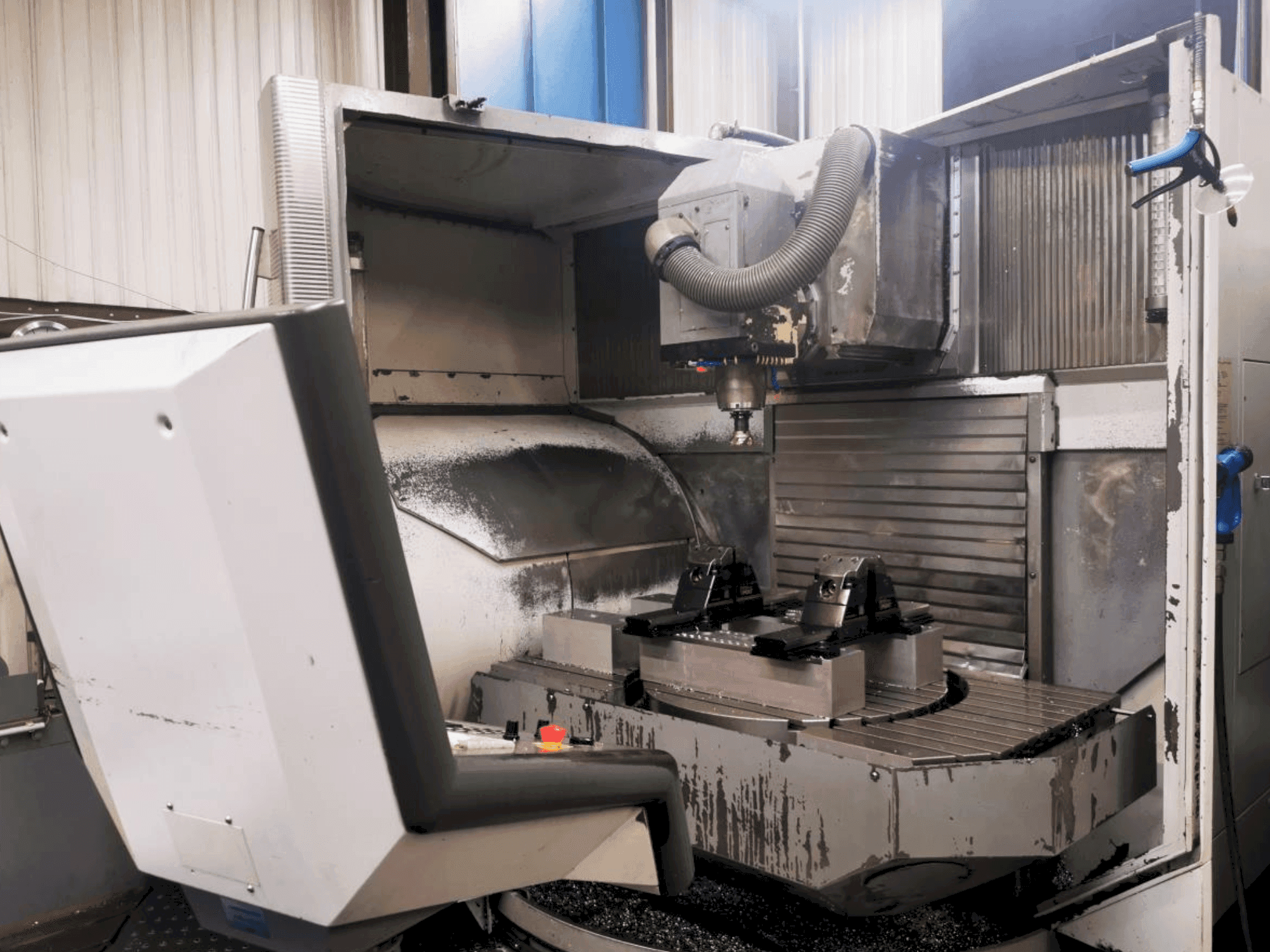 Makine  DECKEL MAHO DMU 100T - Çalışma odası