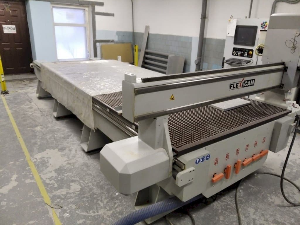 Makine  Becker FLEXICAM 1540 - Önden görünüm