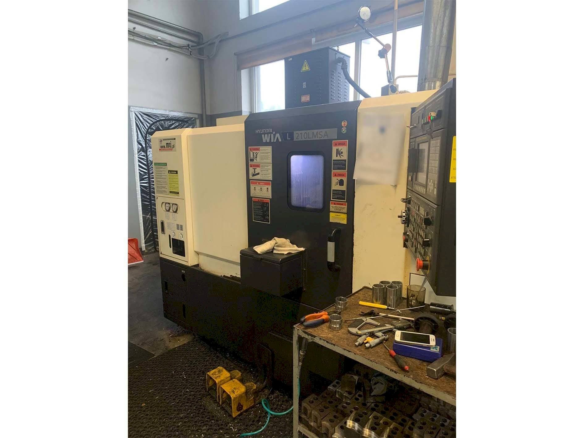 Makine  Hyundai Wia L210LMSA - Önden görünüm