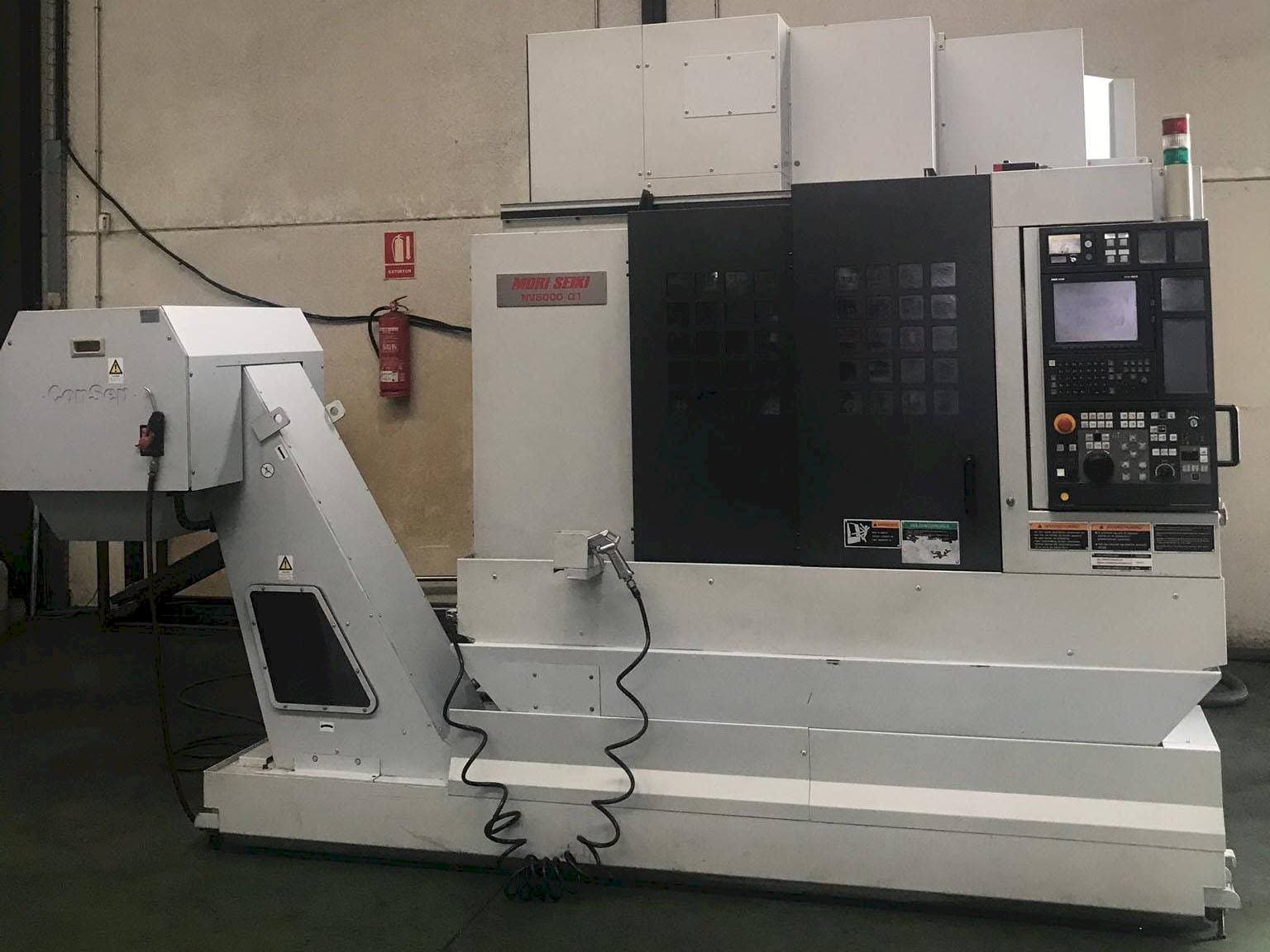 Makine  MORI SEIKI NV5000 Alpha 1A/40 - Önden görünüm