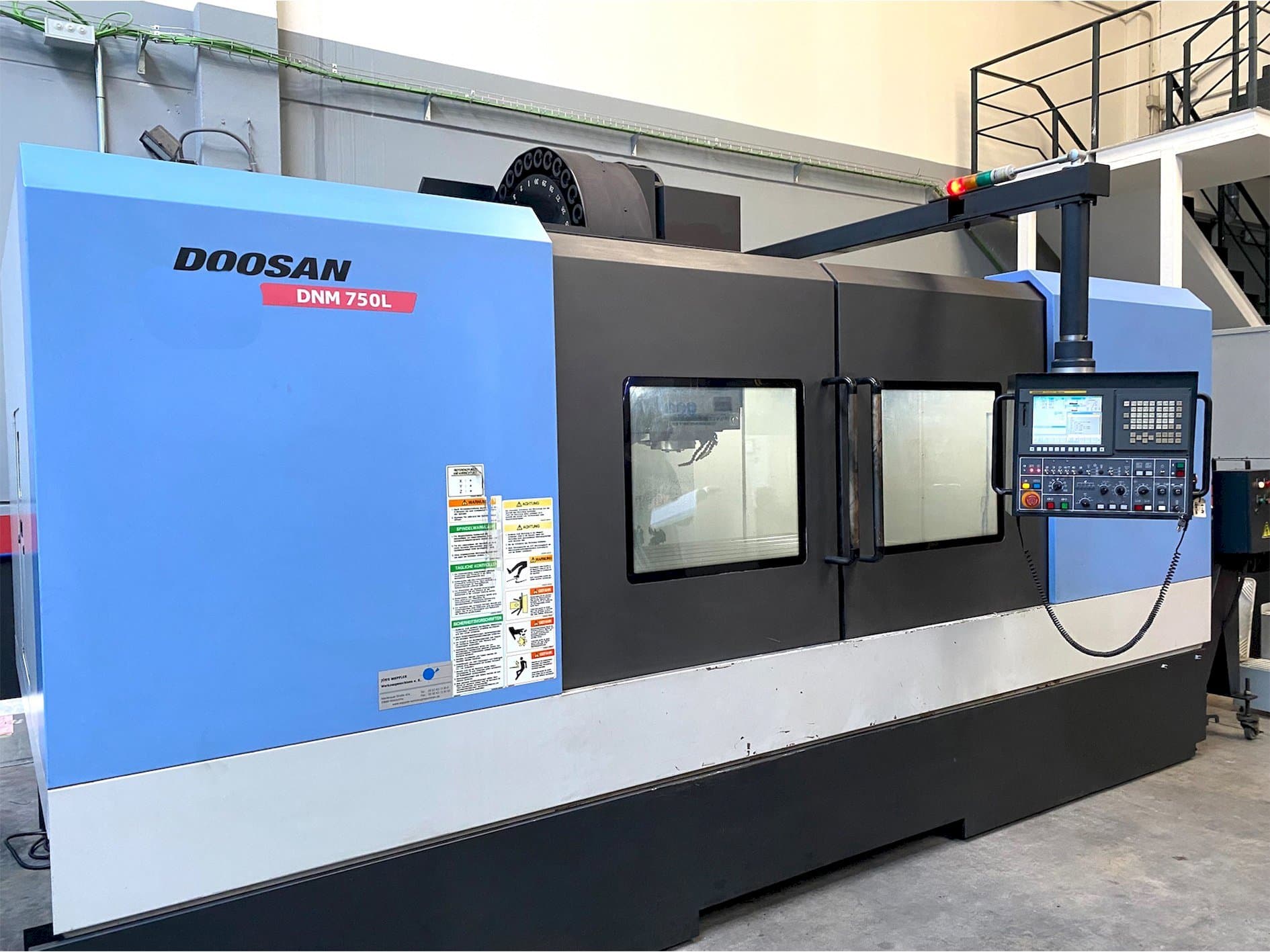 Makine  Doosan DNM705L - Önden görünüm