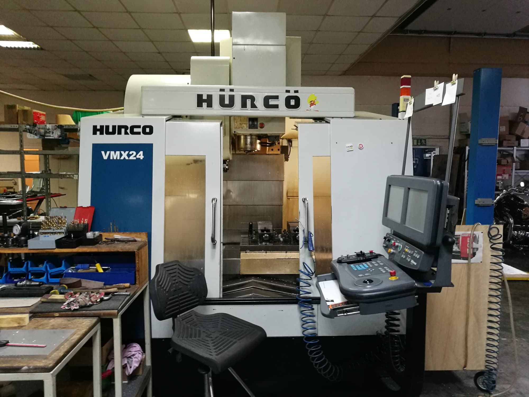 Makine  Hurco - Önden görünüm VMX24