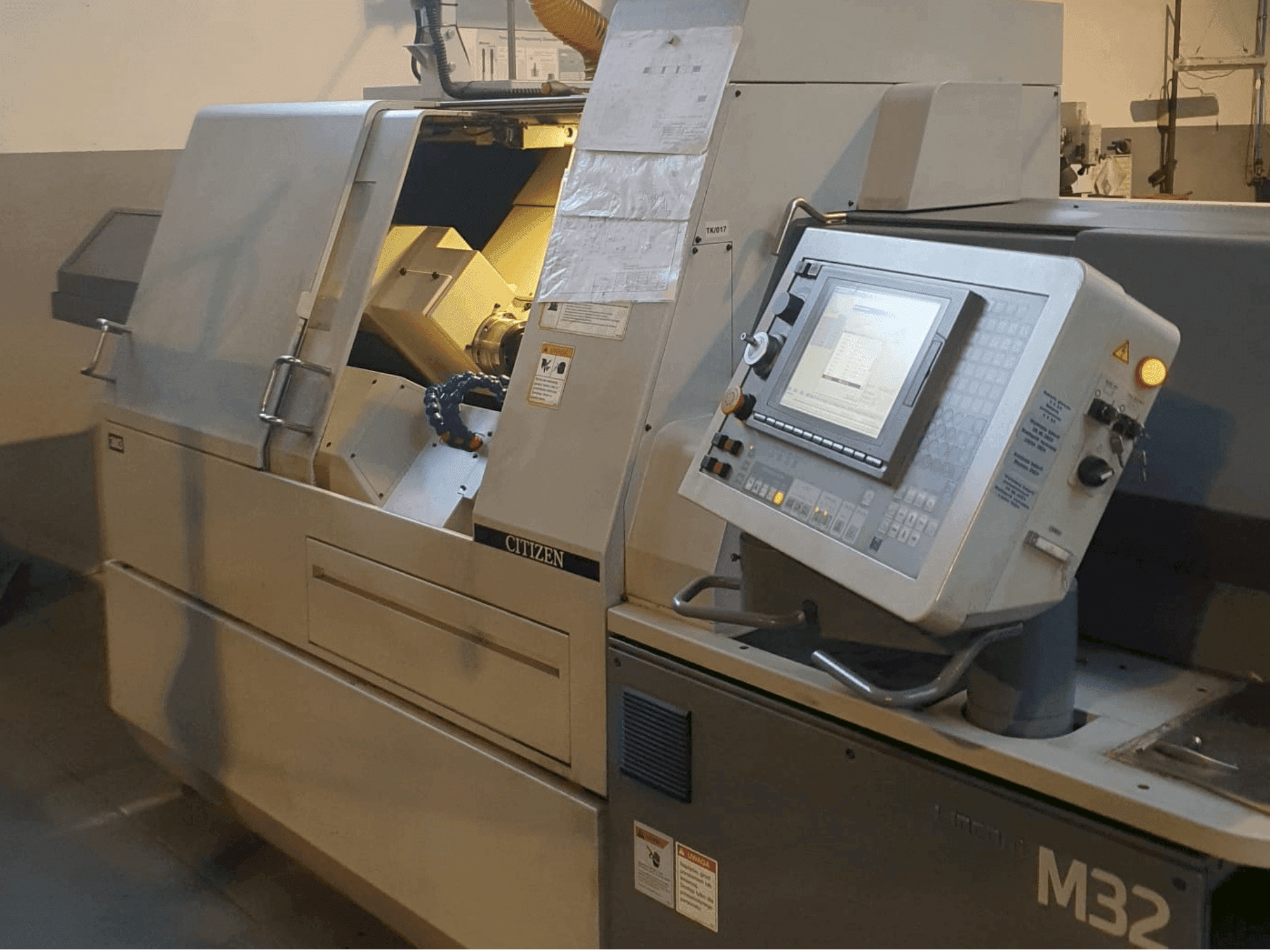 Makine  Citizen M32 III - Önden görünüm