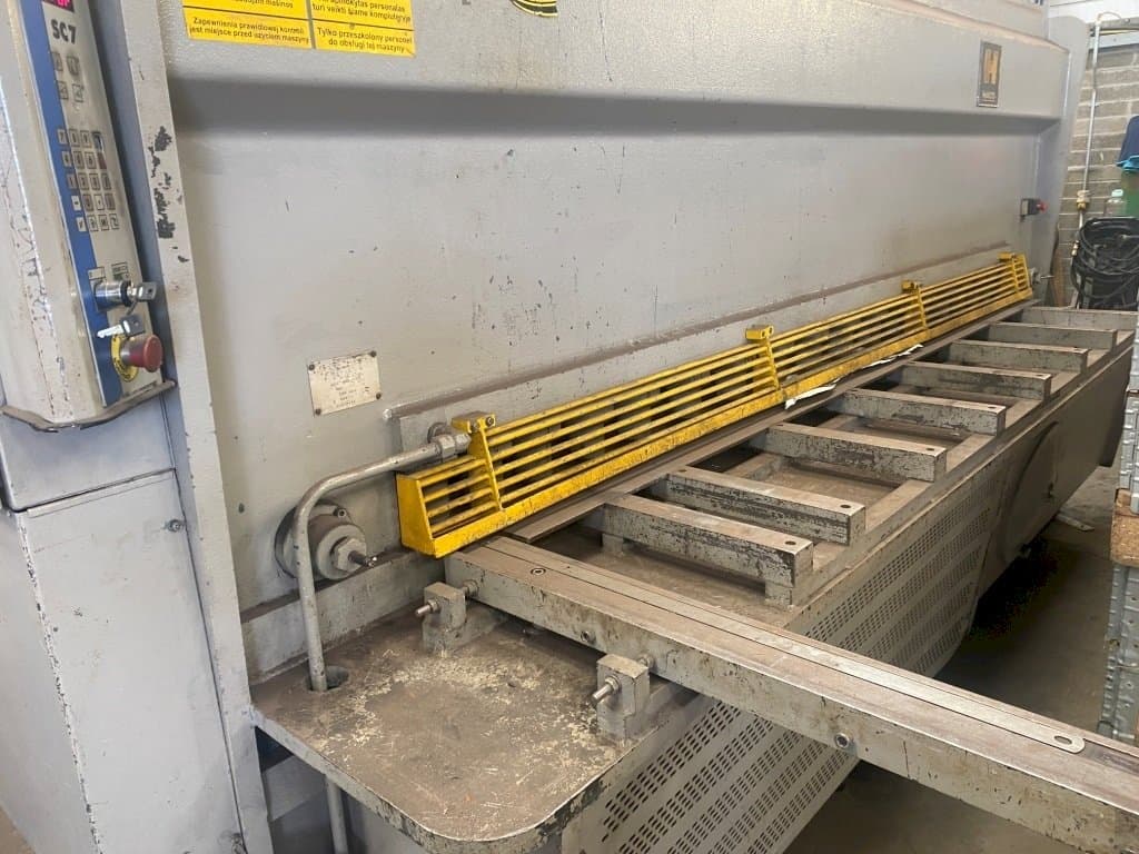 Makine  HACO HSLX 3013 - Önden görünüm