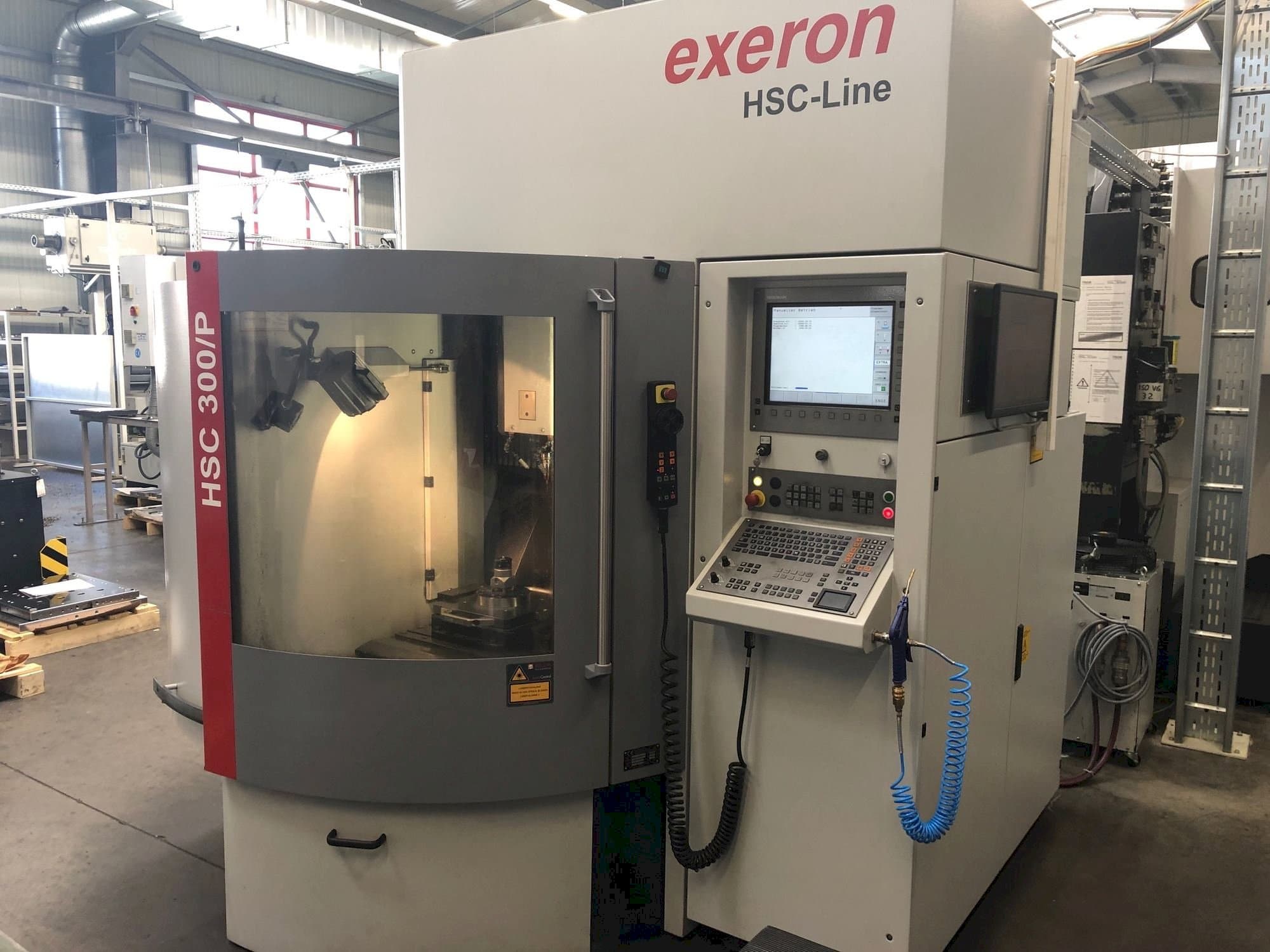 Makine  Exeron HSC 300/P - Önden görünüm