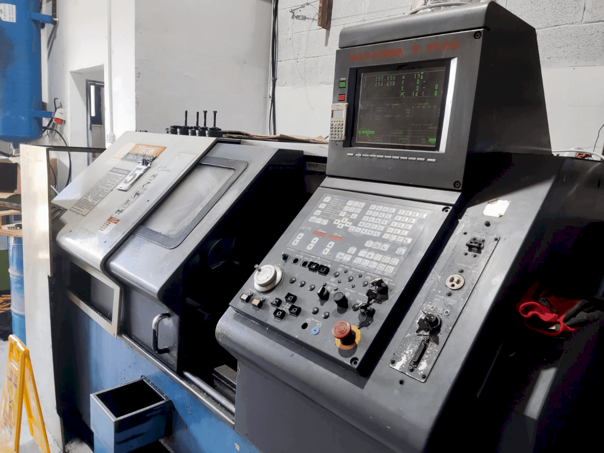 Makine  Mazak Quick Turn 20 (1996) - Önden görünüm