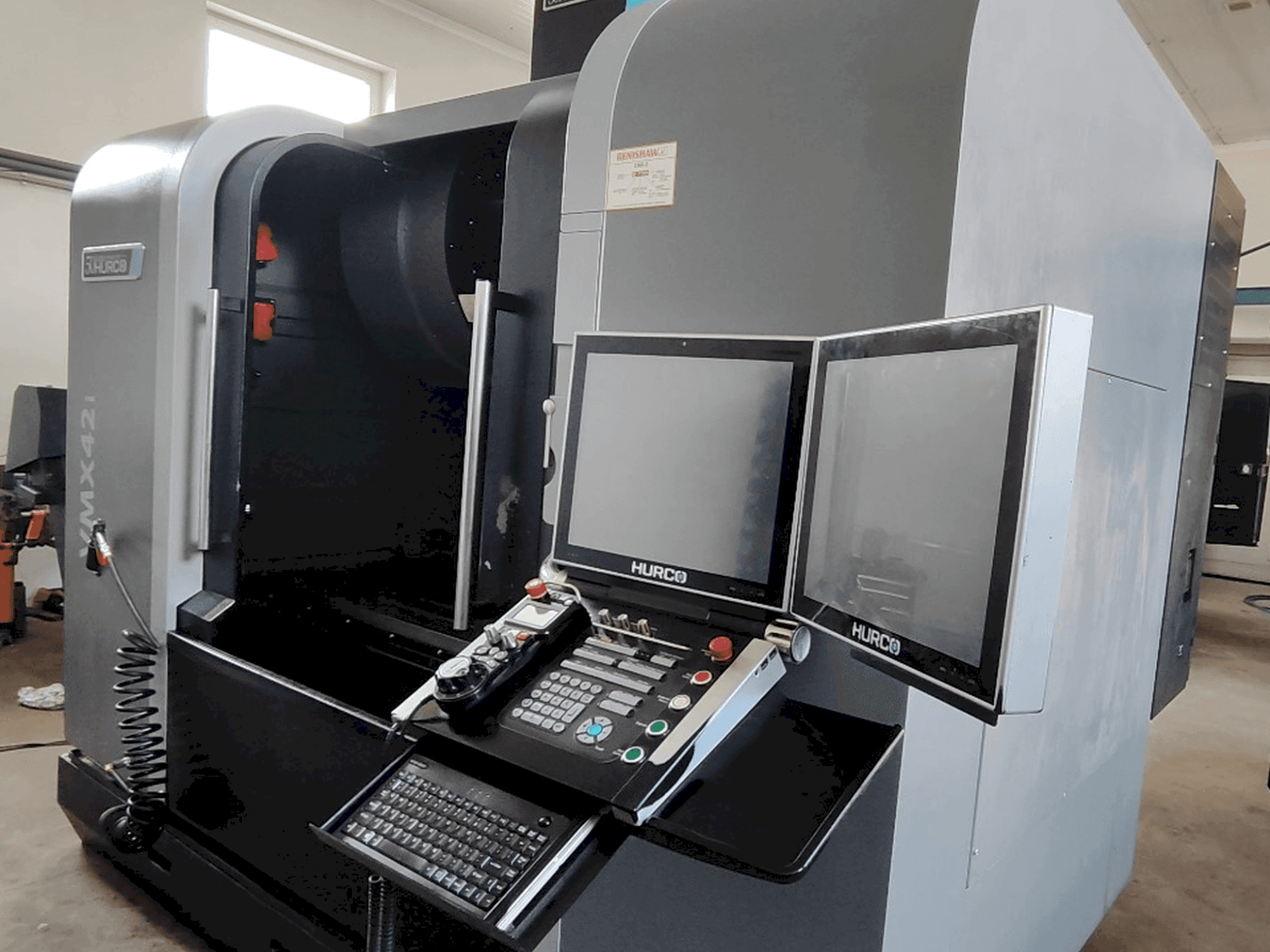 Makine  Hurco VMX 42i (2018) - Önden görünüm