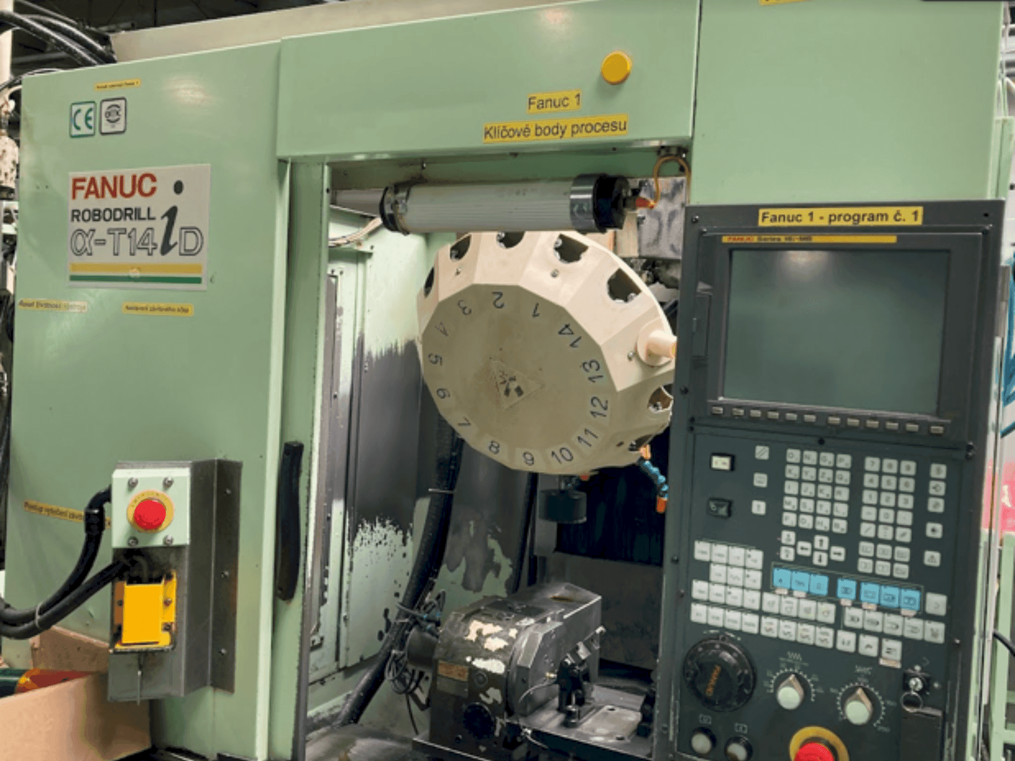 Makine  FANUC Robodrill Alpha-T14 iD - Önden görünüm