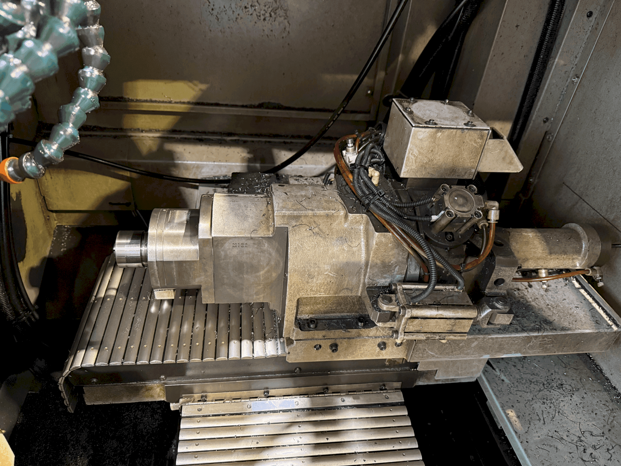 Makine  TSUGAMI HS207 - Önden görünüm