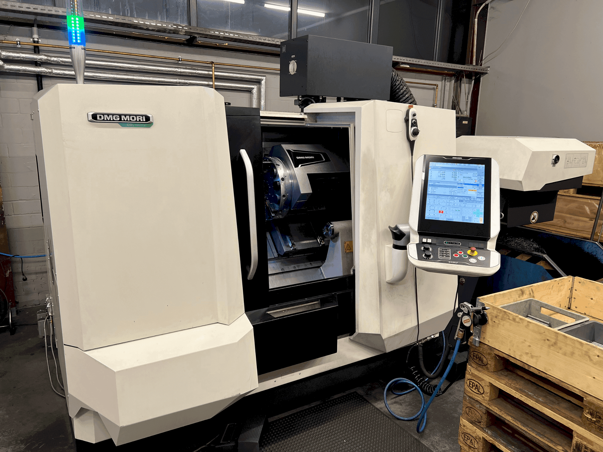 Makine  DMG MORI CLX 350 V4 - Önden görünüm