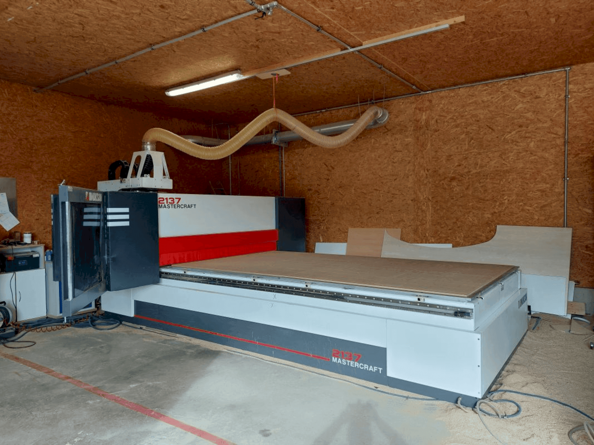 Makine  OMAKSAN Mastercraft 217 - Önden görünüm