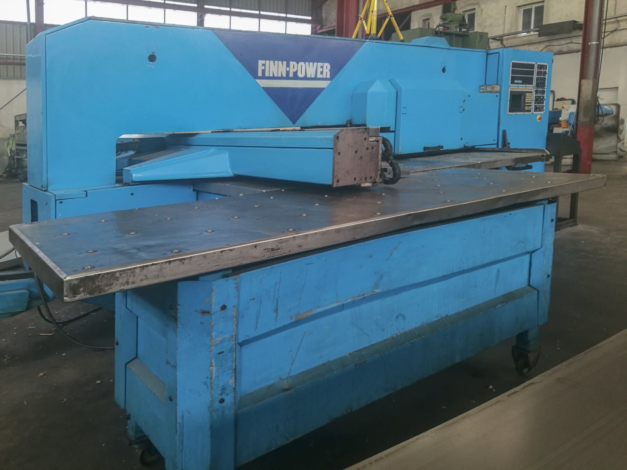 Makine  Finn-Power - Sol görünüm TP 2020