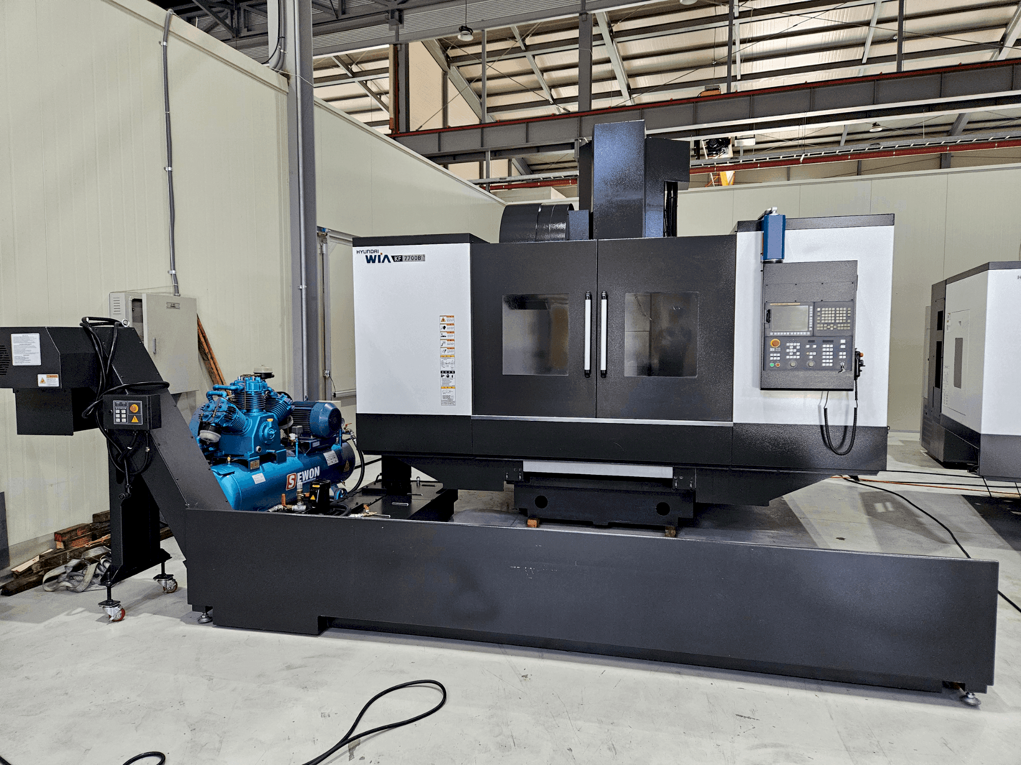 Makine  Hyundai Wia WIA KF 7700 B - Önden görünüm