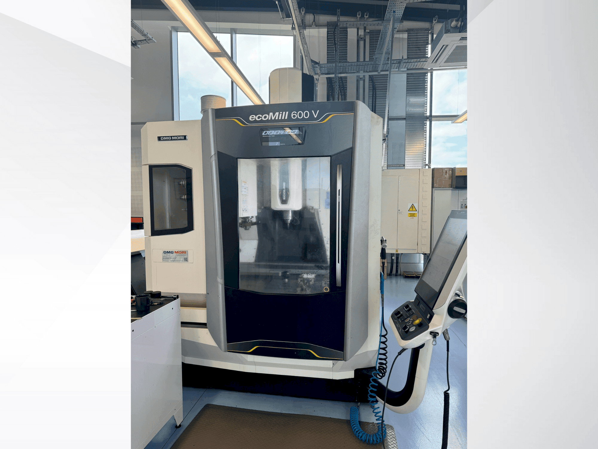 Makine  DMG MORI ecoMILL 600V - Önden görünüm