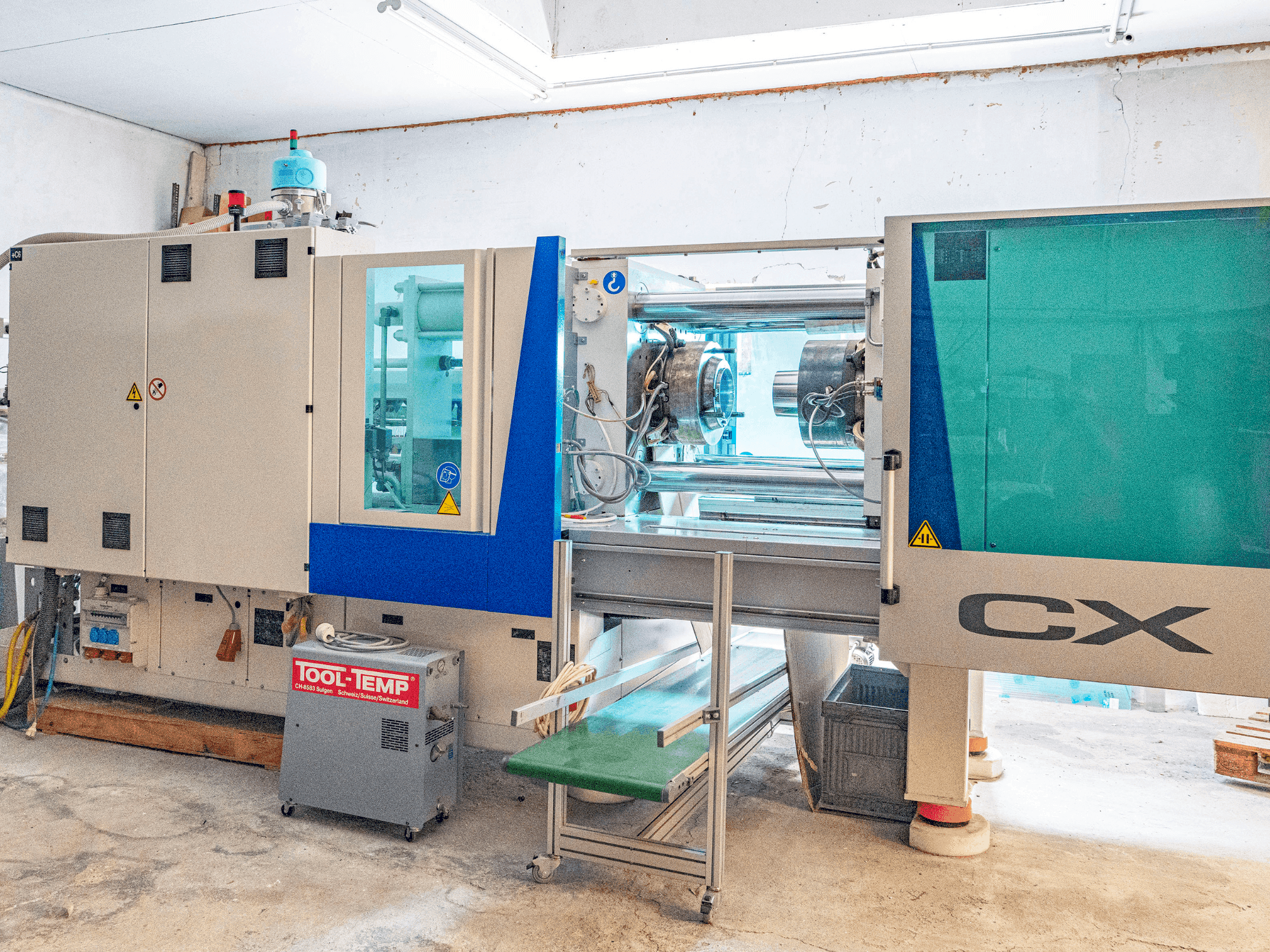 Makine  Krauss Maffei KM 200 CX 1400 MC5 - Önden görünüm