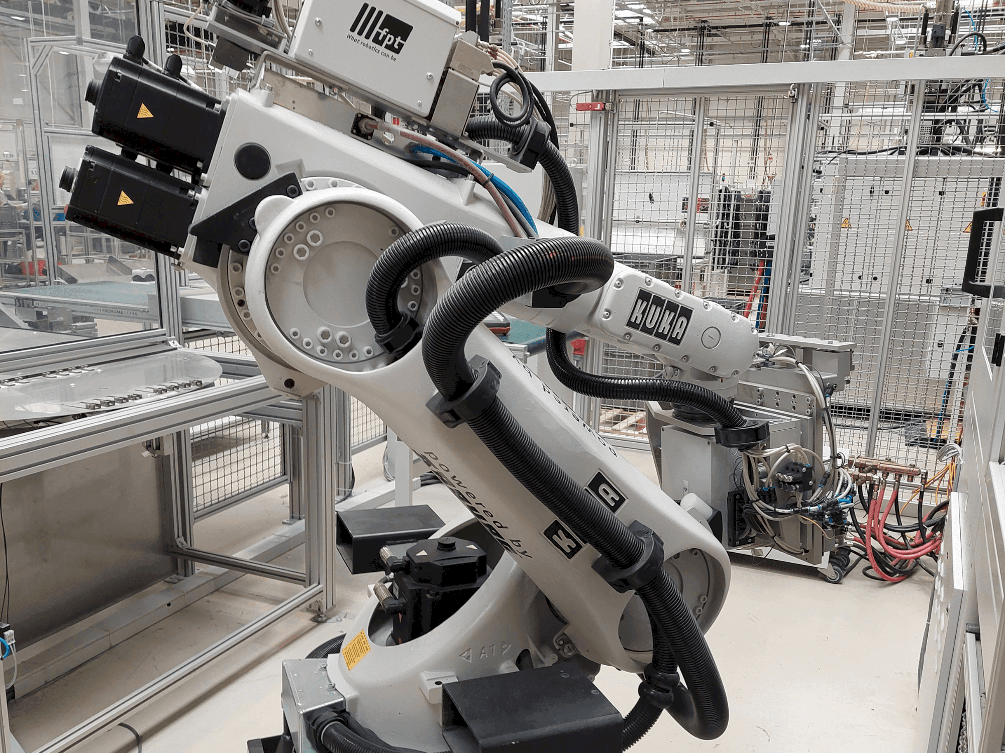 Makine  KUKA KR 30-3 - Önden görünüm