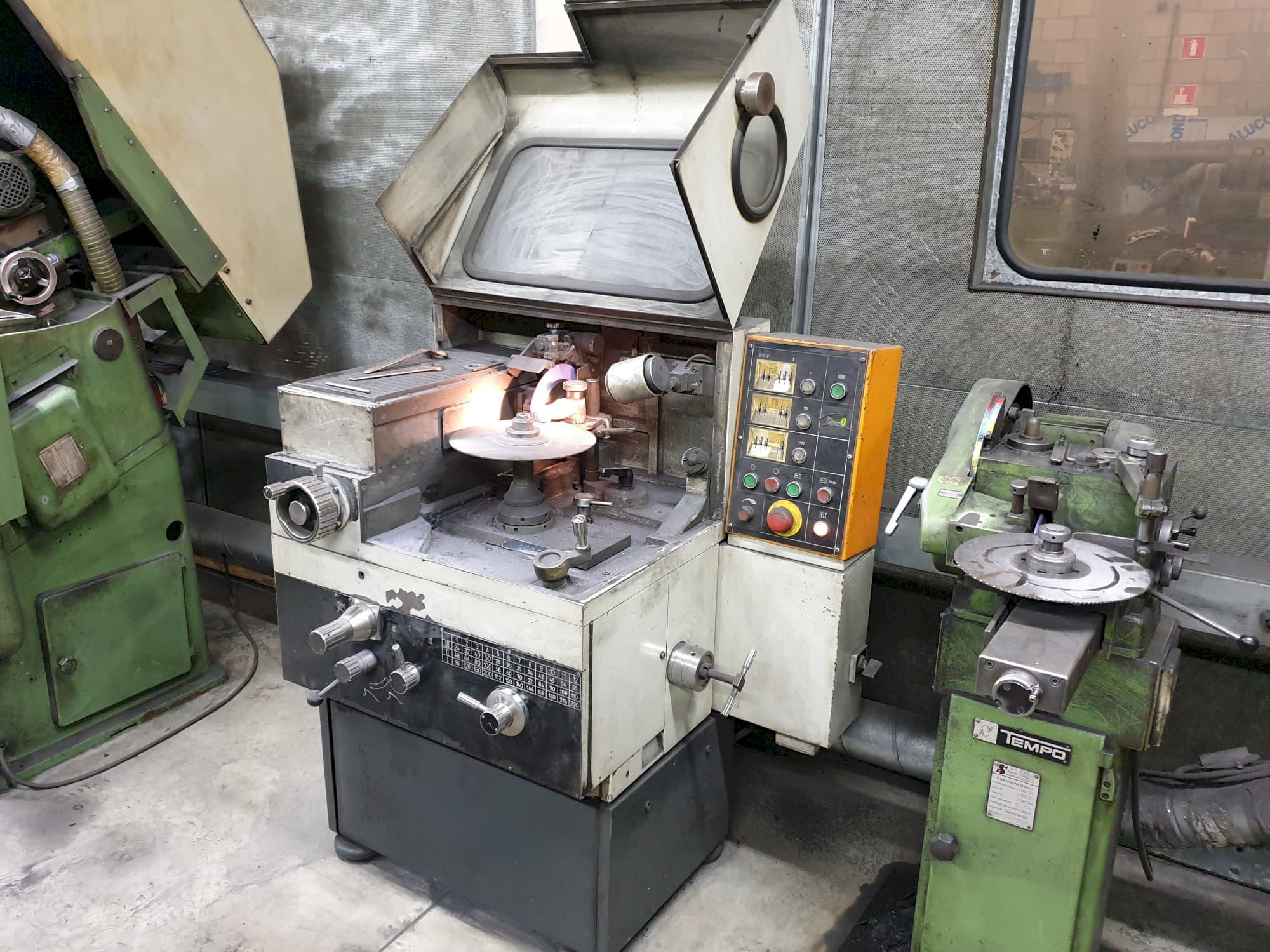 Makine  Loroch - Sağdan görünüm K400