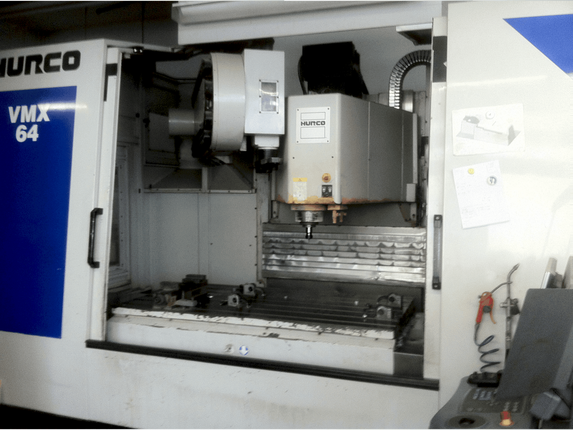 Makine  Hurco VMX 64/50T - Önden görünüm