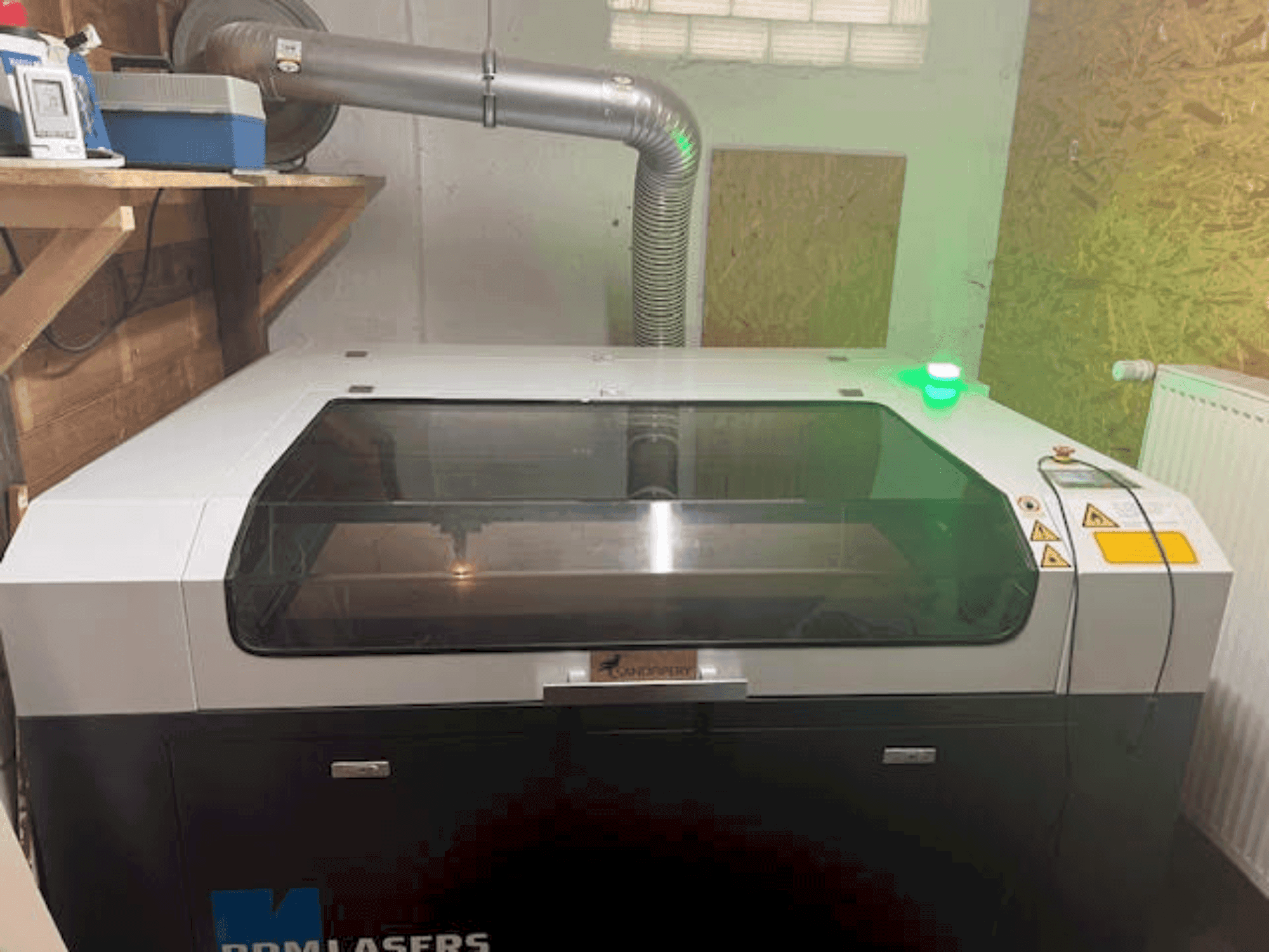 Makine  BRM Lasers 90130 - 100 Watt CO2 - Önden görünüm