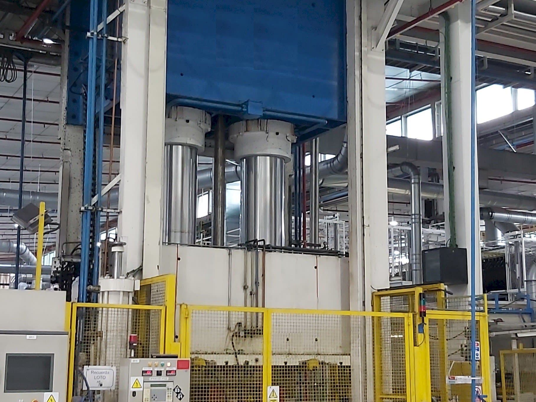 Makine  Pinette 1500 Ton - Önden görünüm