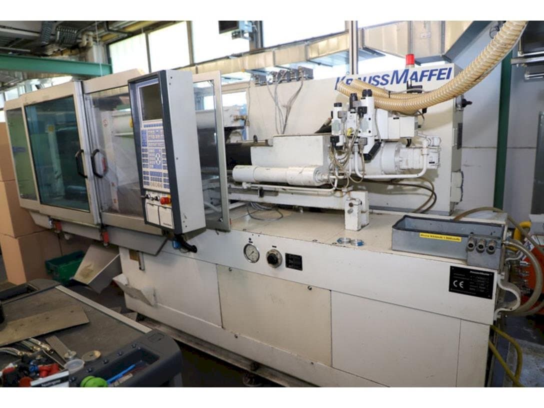 Makine  Krauss Maffei 65-220 C1 - Sağ taraf görünümü