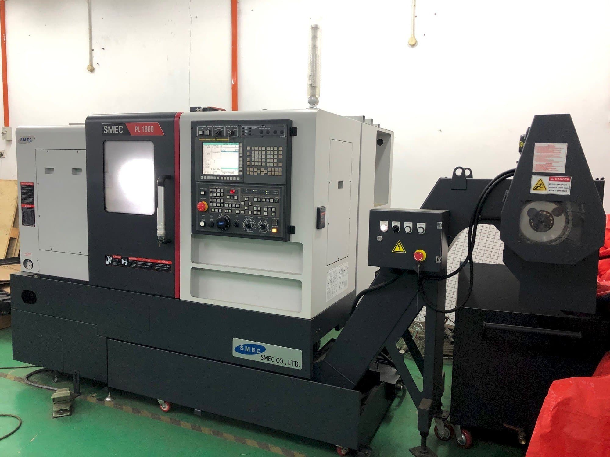 Makine  SMEC PL1600 - Önden görünüm