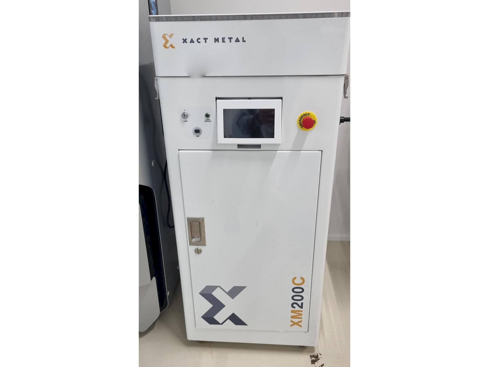 Makine  XACT METAL XM200C-E - Önden görünüm