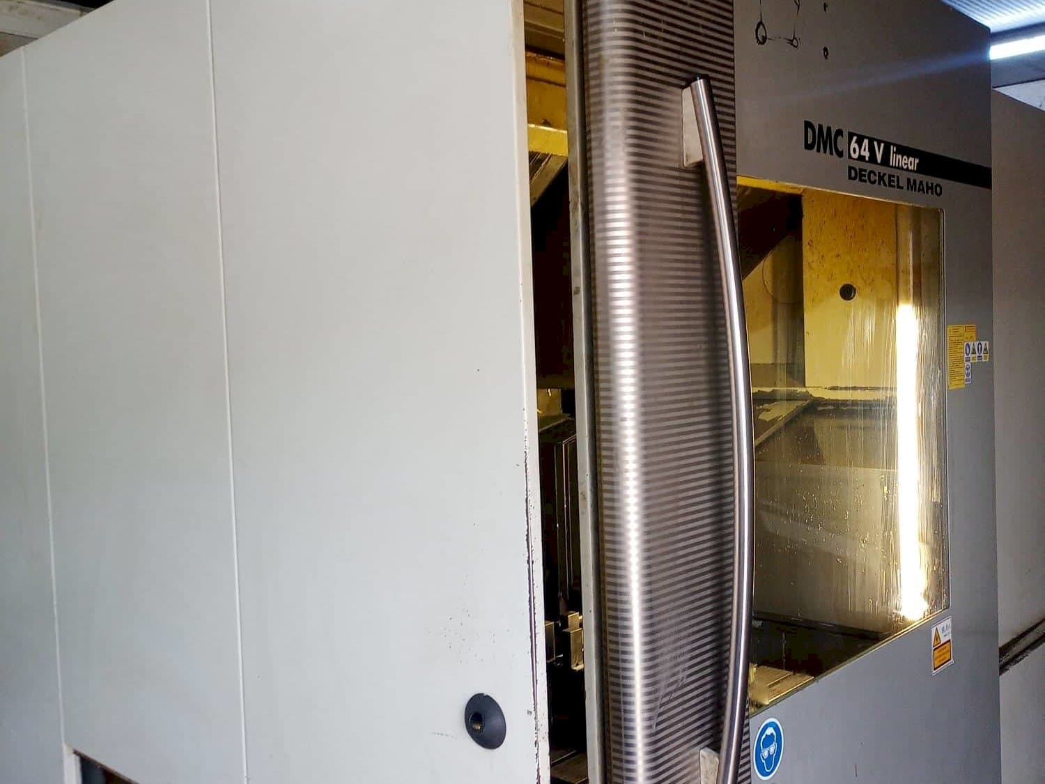 Makine  DECKEL MAHO 64v Linear - Önden görünüm