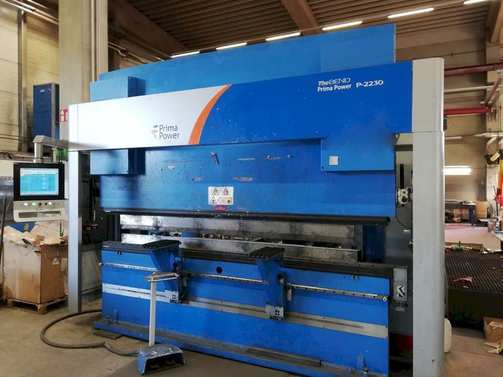 Makine  Prima Power - Sağdan görünüm P-2230