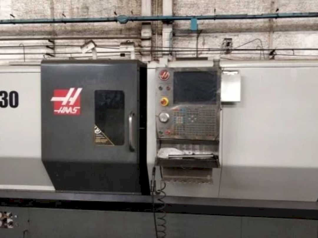 Makine  HAAS ST-30 - Önden görünüm