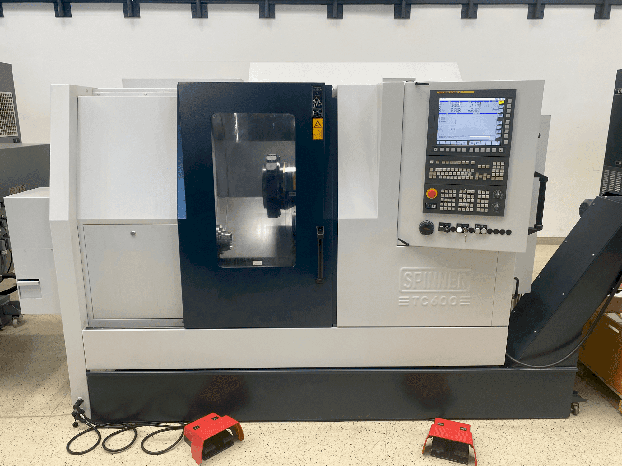 Makine  SPINNER TC600-65-MCY - Önden görünüm