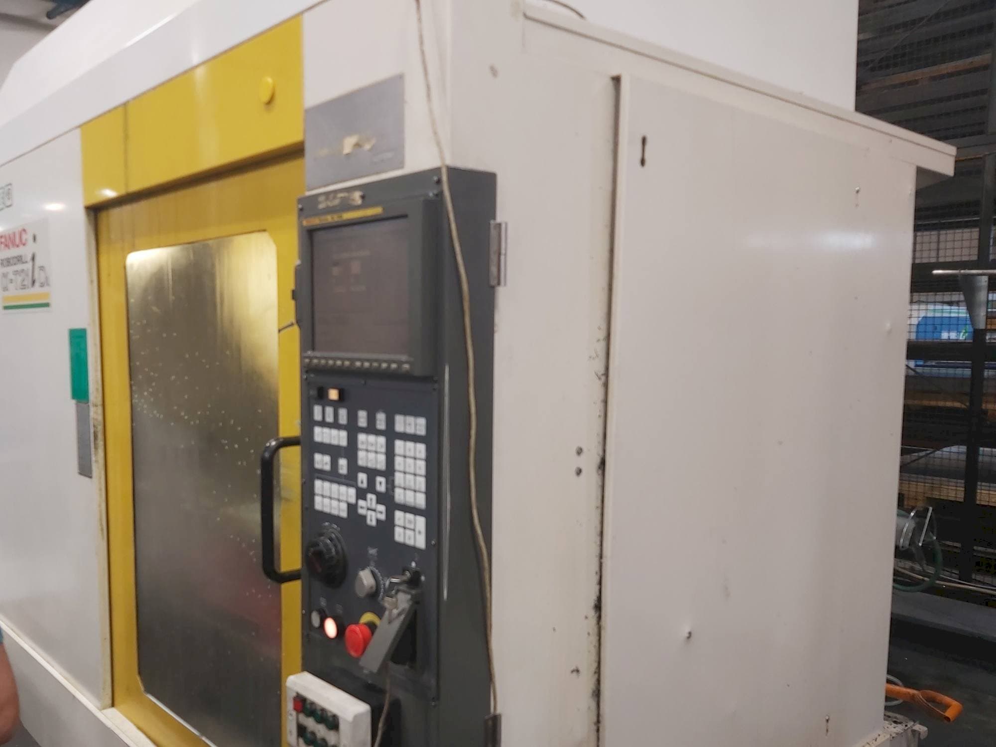 Makine  FANUC Robodrill Alpha T21D - Önden görünüm