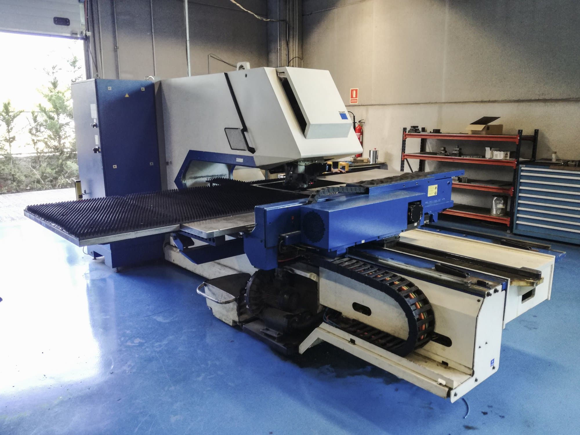 Makine  Trumpf - Sol görünüm Trumatic 2000 R
