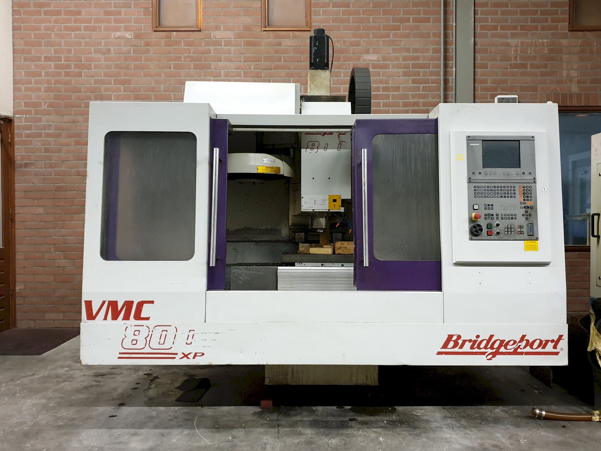 Makine  Bridgeport - Önden görünüm VMC 800 22