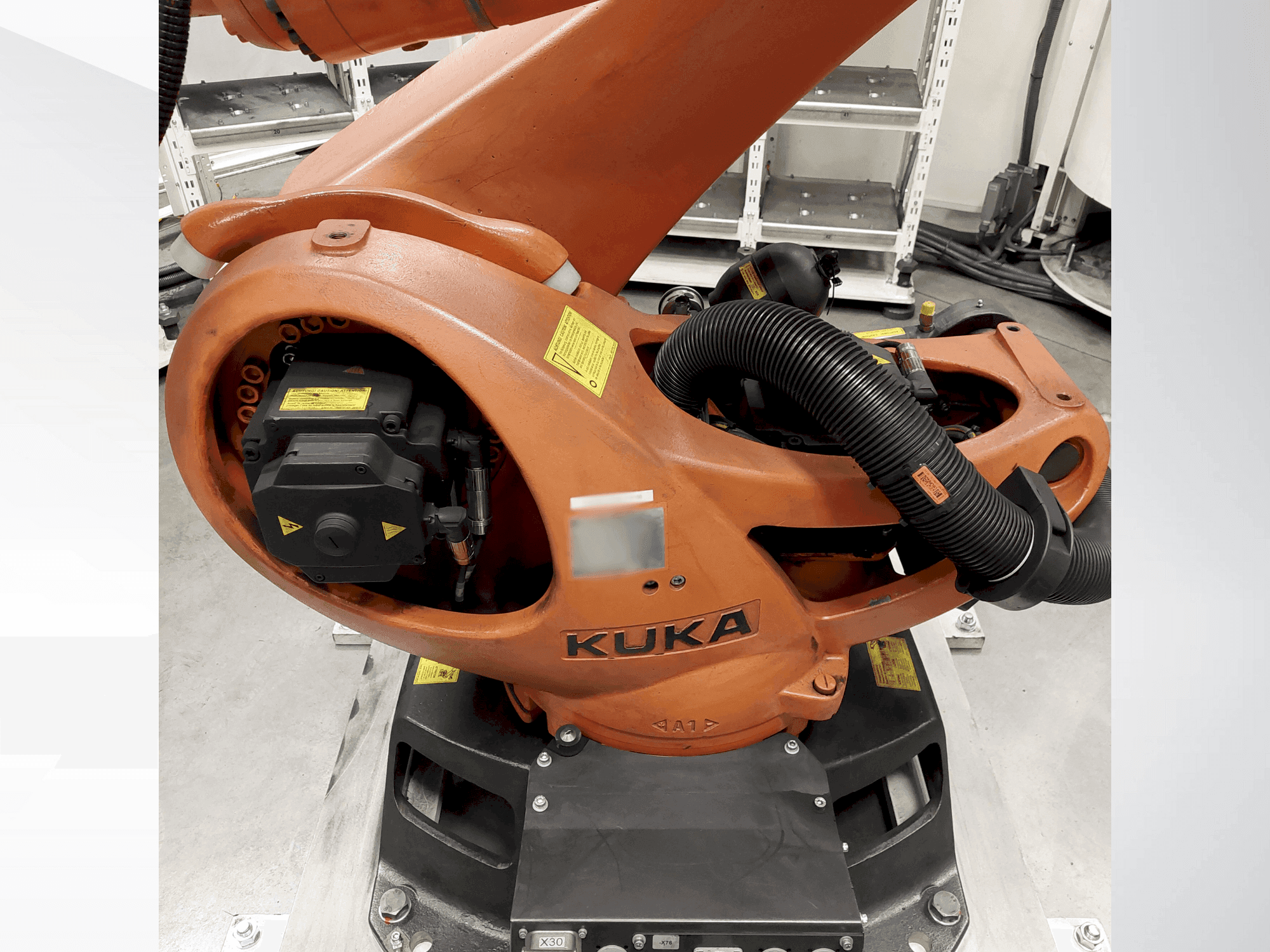Makine  KUKA KR 90 R2700 pro - Önden görünüm