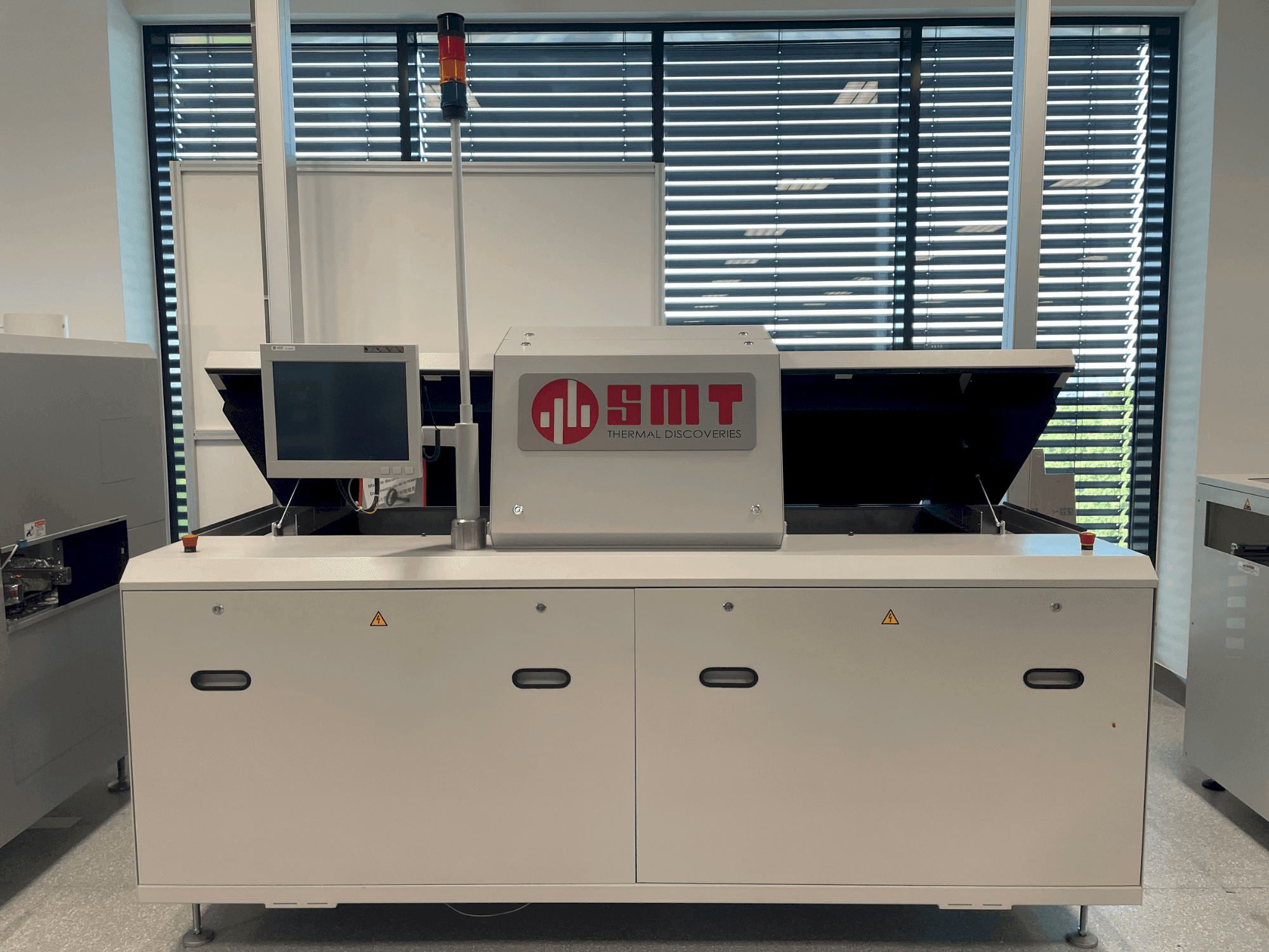 Makine  SMT UV 3/-3 - Önden görünüm