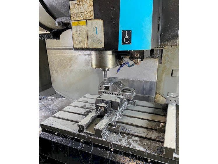 Makine  Hurco VMX42i - Önden görünüm