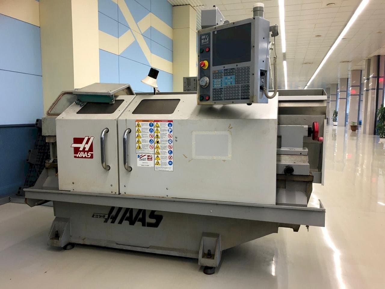 Makine  HAAS TL-2HE - Önden görünüm